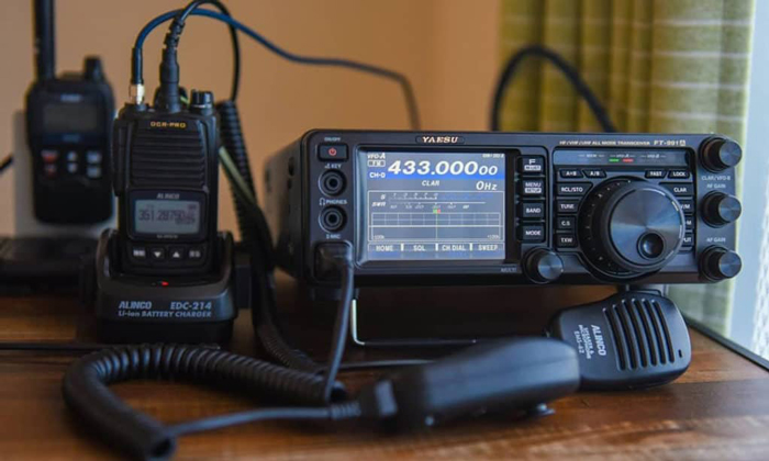 Ham Radios vs Walkie Talkies: Which One Should I Choose? - Stryker